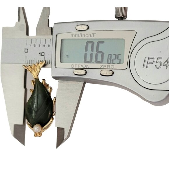 Gold Tone Carved Jade Genuine Pearl Fish Brooch Pin E800 - Picture 8 of 10